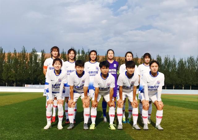 斯潘塞是NCAA长曲棍球历史助攻王，获得最高荣誉后改打篮球（NCAA长曲棍球历史助攻王斯潘塞获最高荣誉后转战篮球）