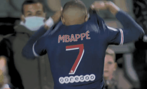 最快百球先生！哈兰德领取英超100球纪念球