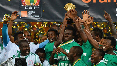 爷青回，维耶里社媒晒与大罗、巴乔、托蒂、卡纳瓦罗等人合照（传奇同框！维耶里社媒晒与大罗、巴乔、托蒂、卡纳瓦罗等合照）