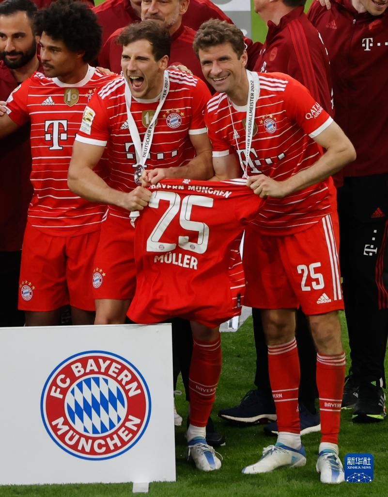 足球中超后卫世界级解围登上热搜