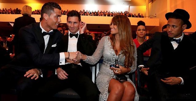 3C：退役三天前我和莱万说不想再为任何球队踢球，除非是巴萨（3C：退役前三天我告诉莱万，除了巴萨，我不会再为任何球队效力）