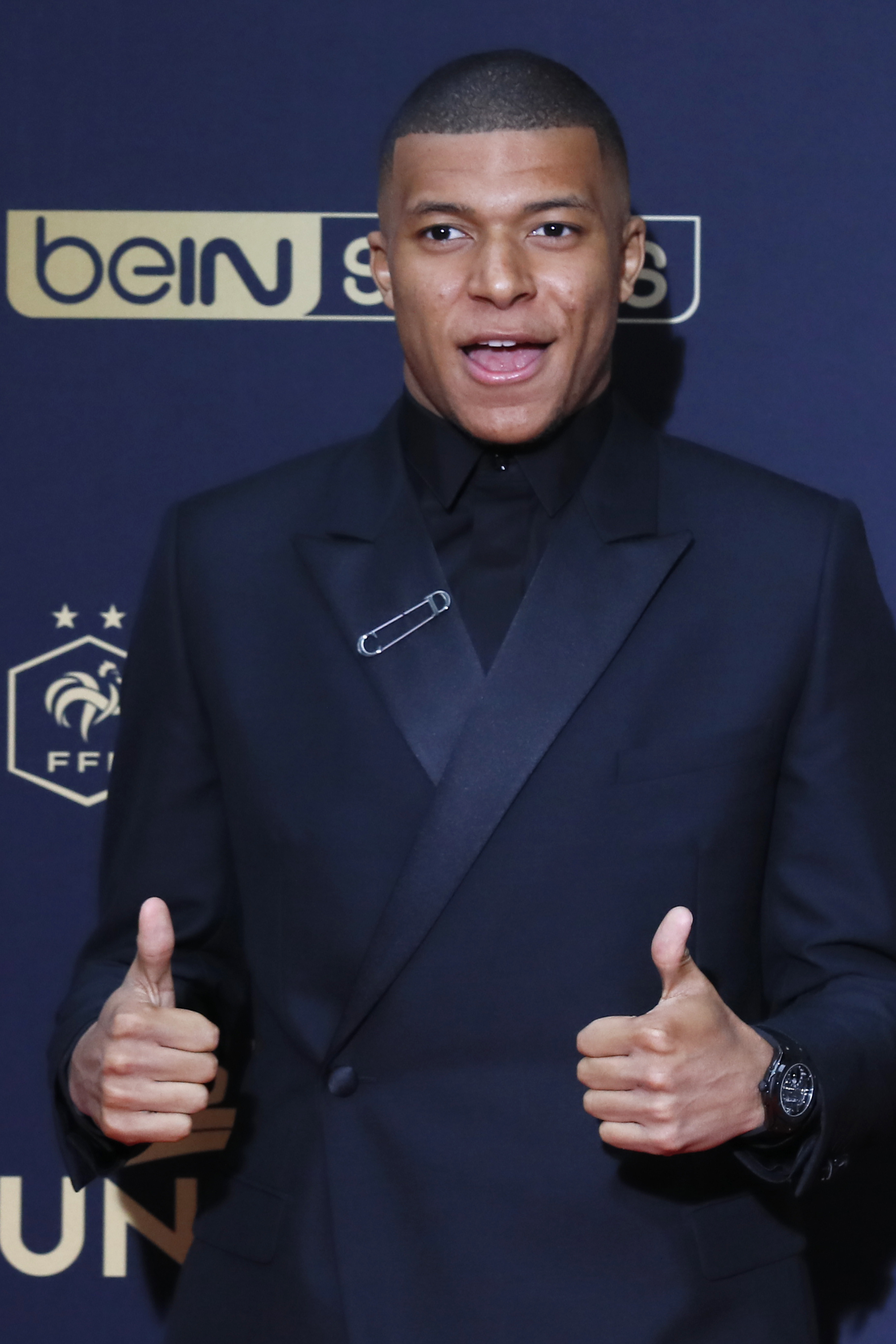 门兴0-0莱比锡，奥诺拉破门被吹，劳姆中框，门兴全场0射正（门兴0-0战平莱比锡：奥诺拉进球被判无效，劳姆中柱，门兴全场零射正）