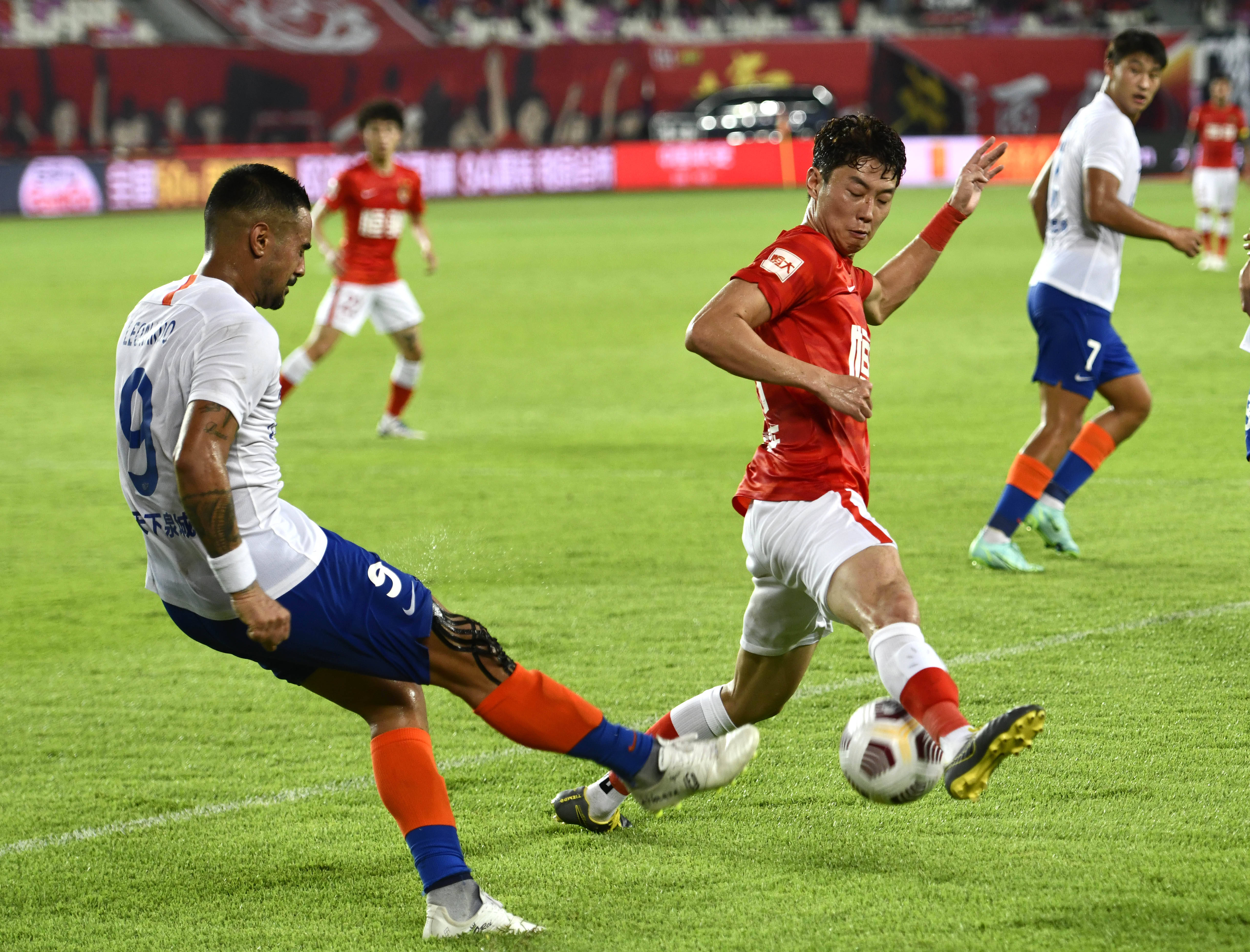 乌克兰近些年同瑞典正赛交手两次，两战全胜保持不败（乌克兰近年正赛两遇瑞典皆取胜）